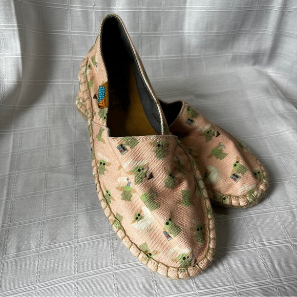 Ubuntu x Star Wars Grogu The Child Afridrilles Slip-On Shoes 7.5 Wide - Picture 2 of 13